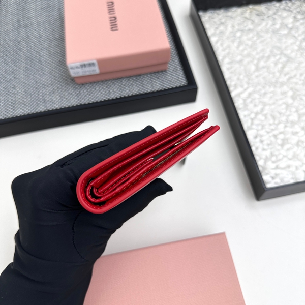 超激安ブランド財布偽物着用イメージ